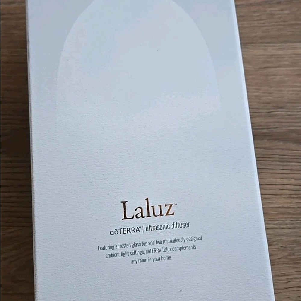 Doterra Laluz diffuser aromatherapy light up - Picture 2 of 5